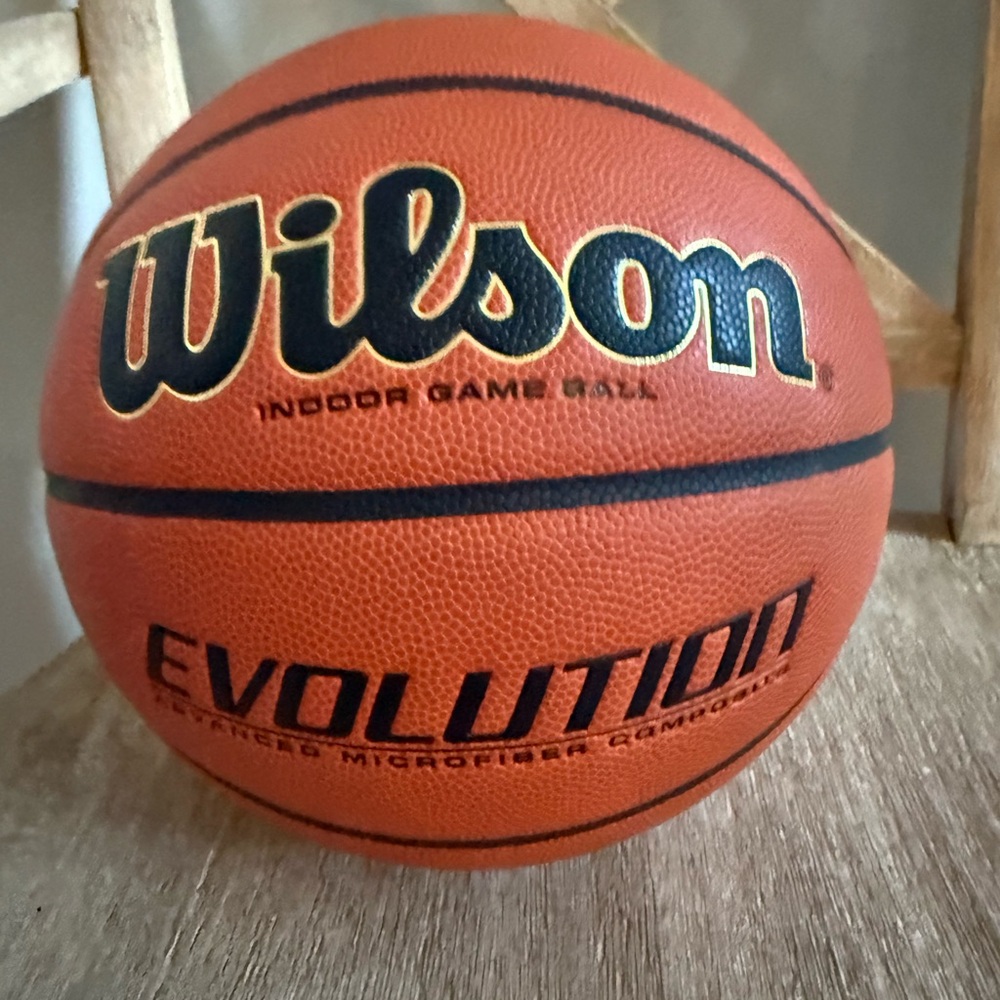 Wilson Evolution Basketball 29.5" Official
Size 7 Indoor Game Ball NWOT - Picture 2 of 5